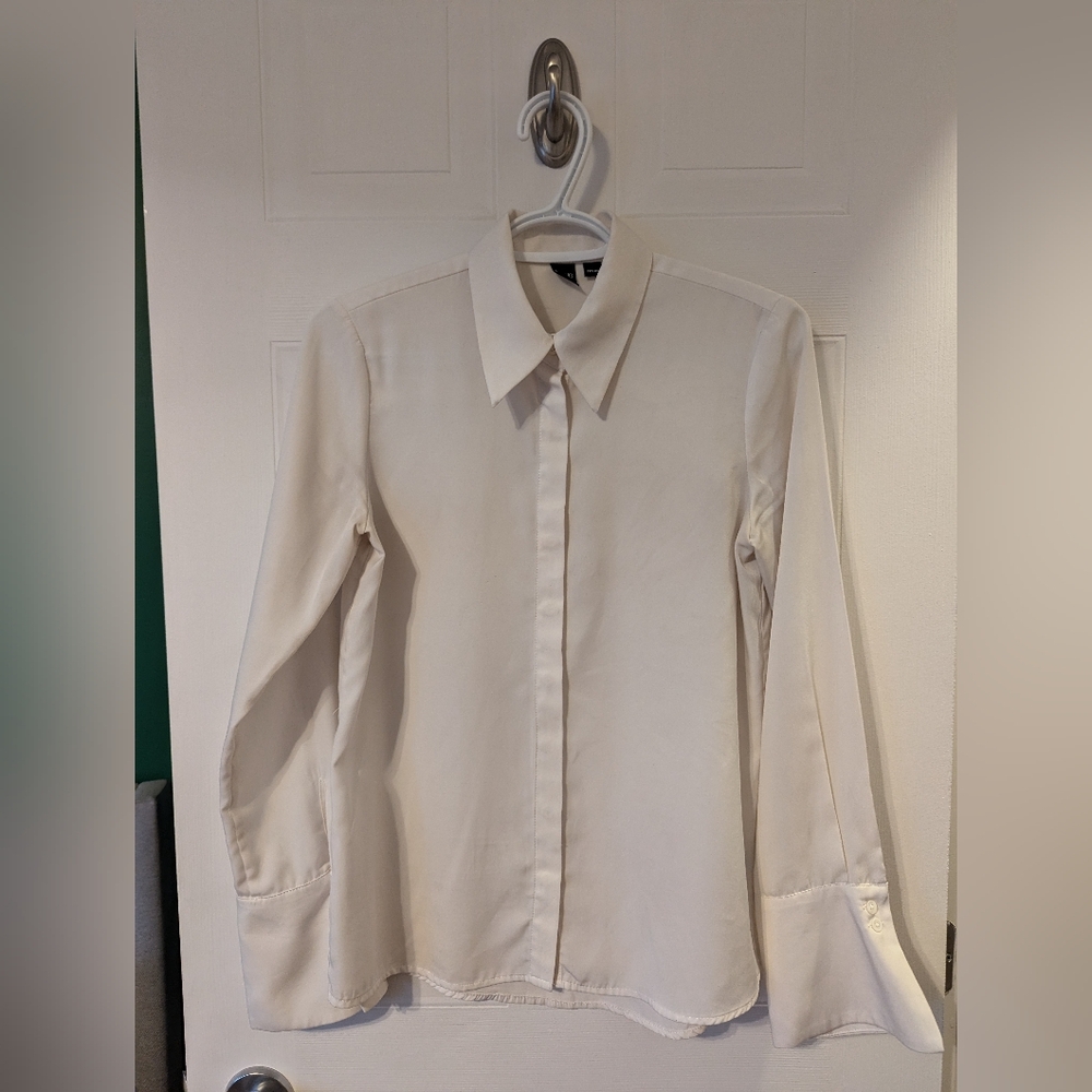 Icône satin like white blouse